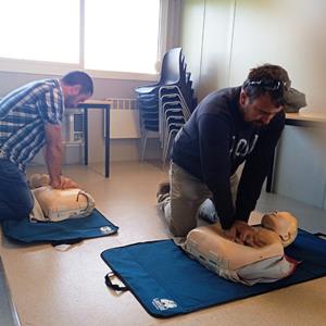 <p>Gestes de 1er secours: massage cardiaque</p>