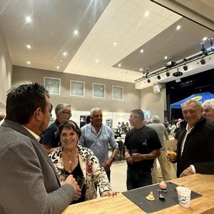 <p>Certains préfèrent l'apéritif au bar...</p>